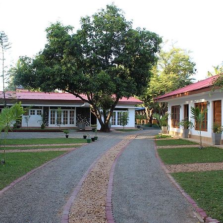Nirmala Hotel And Restaurant Polonnaruwa Eksteriør bilde