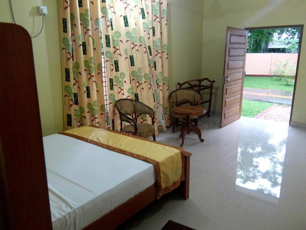 Nirmala Hotel And Restaurant Polonnaruwa Eksteriør bilde