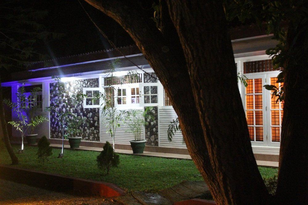 Nirmala Hotel And Restaurant Polonnaruwa Eksteriør bilde