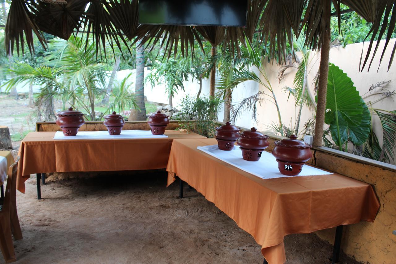 Nirmala Hotel And Restaurant Polonnaruwa Eksteriør bilde