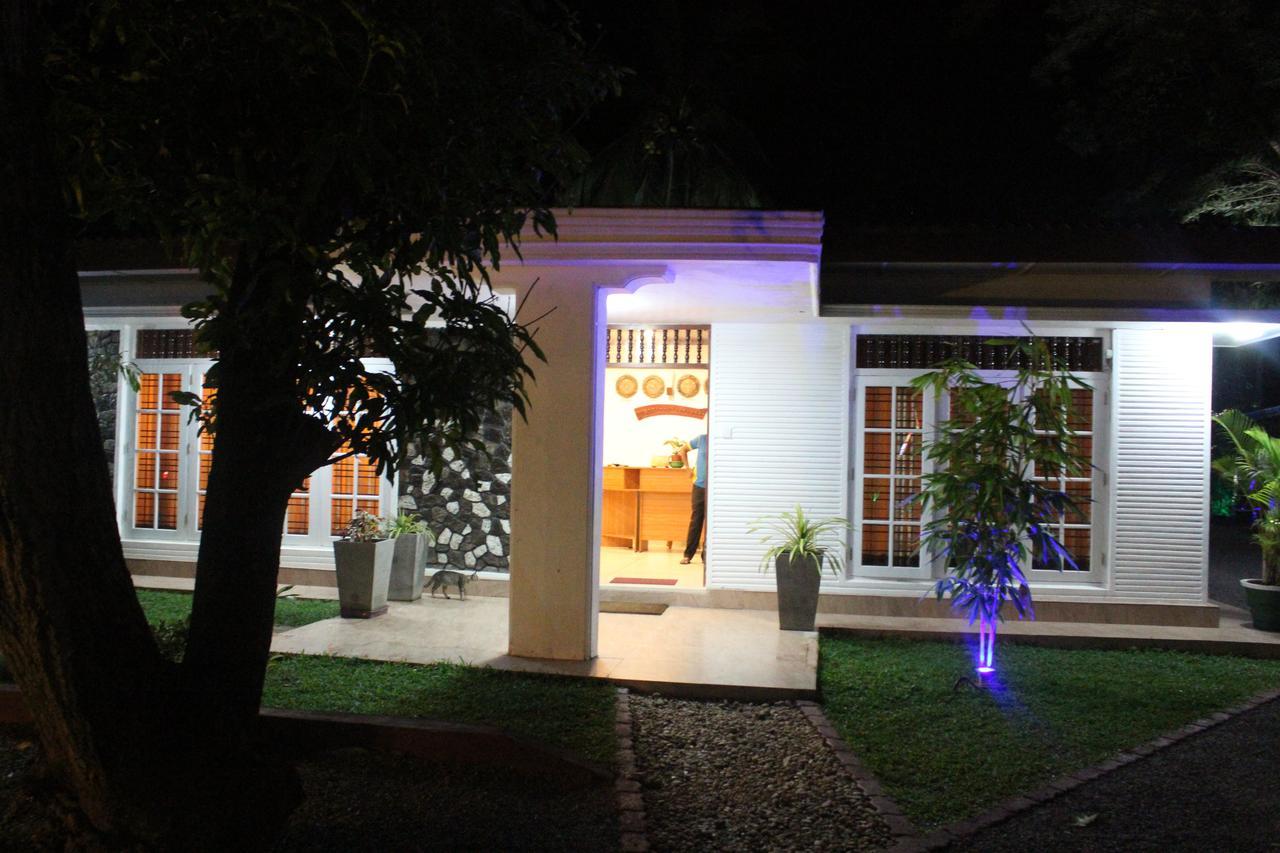 Nirmala Hotel And Restaurant Polonnaruwa Eksteriør bilde